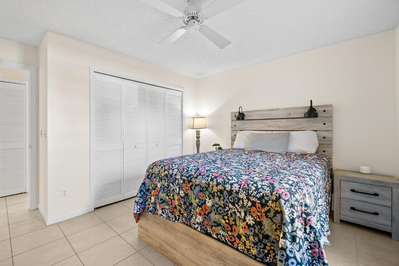 Oceanview Haven - 2Br Beach Townhome With Patio, Shared Heated Pool Steps From Paradise Beach Park! Melbourne Exterior foto